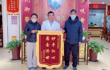 “癌中之王不过如此”——曾半年前病重的61岁肝癌晚期父亲 如何被秦旭东院长创造生命奇迹！