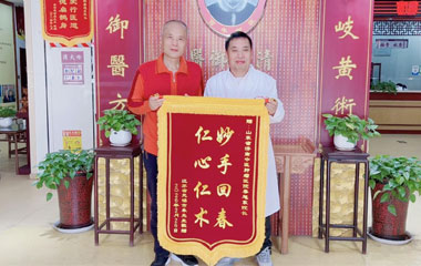 宫颈癌晚期好友得救，我8.2厘米肝囊肿也持续缩小——60岁肝囊肿、血管瘤患者慕名奔赴秦旭东院长的四个月！